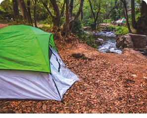 Camping en el bosque, casa de campa a junto a un rio en la cascada velo de novia en valle de bravo estado de M xico